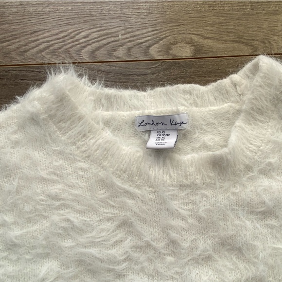 London Kaye white oversized fluffy fuzzy crewneck knit sweater w/ balloon sleeve - Picture 2 of 10
